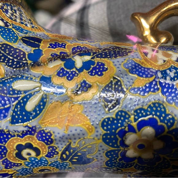 Elegant Blue and Gold Porcelain Vase - Picture 4 of 4